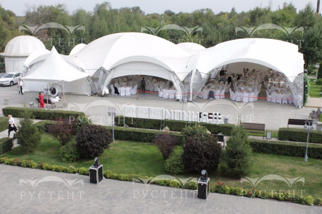 Примеры установленных гексагональных шатров