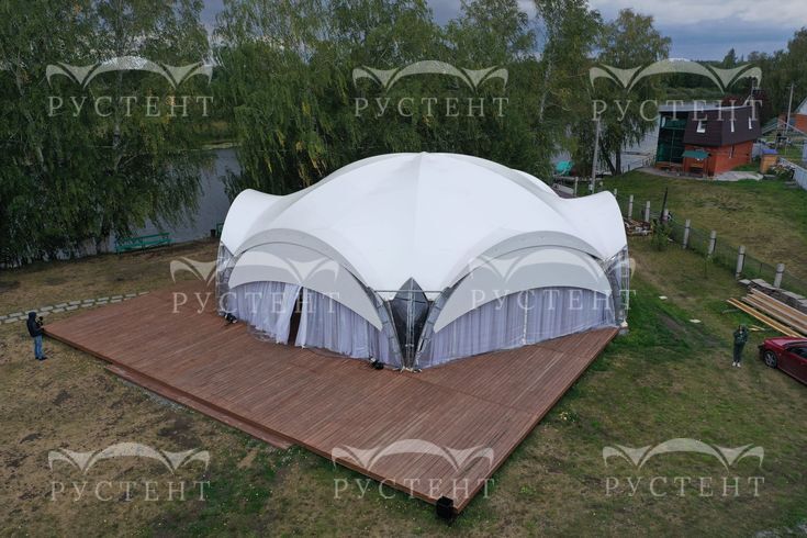 Примеры установленных гексагональных шатров