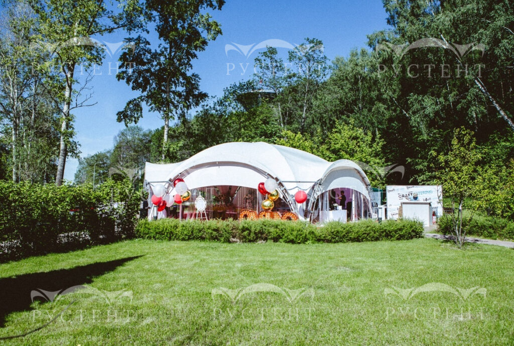 Примеры установленных гексагональных шатров